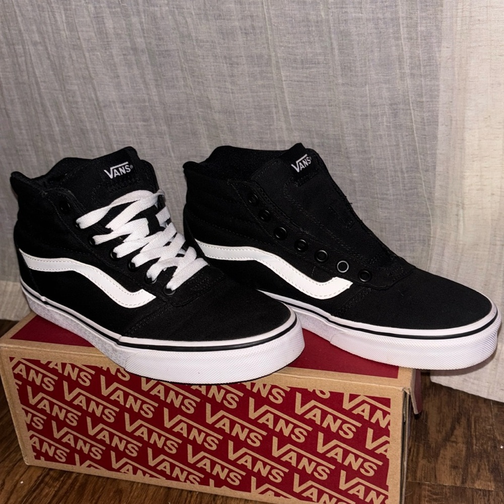 Black&white high top vans